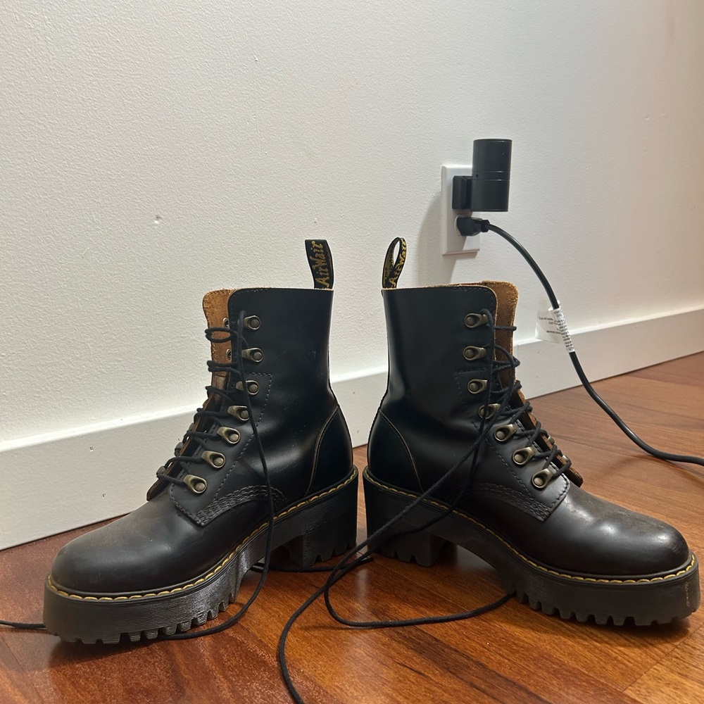 DOC MARTENS Black Platform Smooth Leather Combat Boots US Size 7